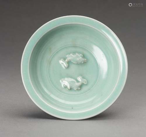 A YUAN STYLE LONGQUAN CELADON 'TWIN FISH' PORCELAIN DISH