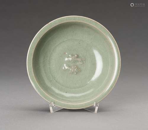 A SMALL LONGQUAN CELADON 'TWIN FISH' PORCELAIN DISH