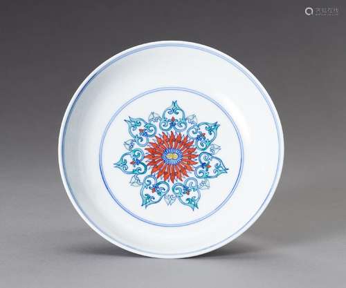 A DOUCAI ‘DOUBLE LOTUS’ PORCELAIN DISH, REPUBLIC PERIOD