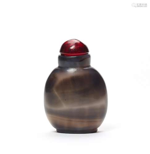 A GLASS SNUFF BOTTLE IN IMITATION OF CHALCEDONY, QING