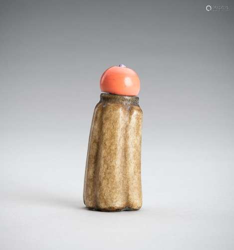 A STONEWARE SNUFFBOTTLE IN IMITATION OF BONE