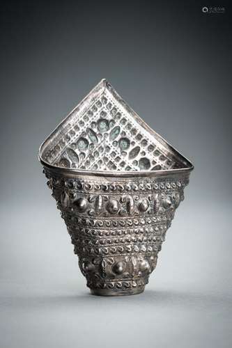 AN EMBOSSED SILVER BETEL LEAF HOLDER, 19th CENTURY