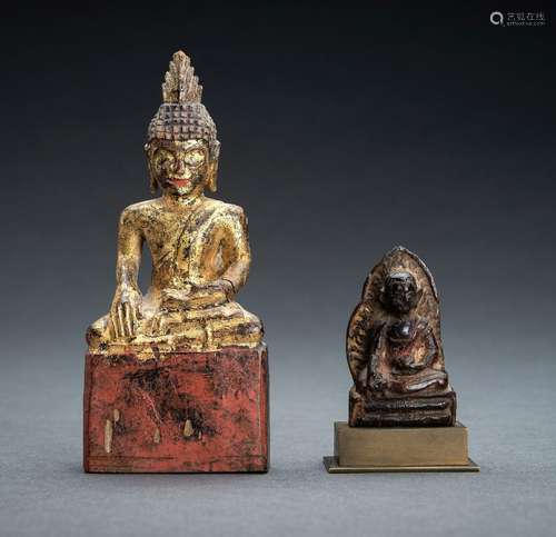 A LOT WITH TWO LACQUERED MINIATURE WOOD FIGURES OF A BUDHHA