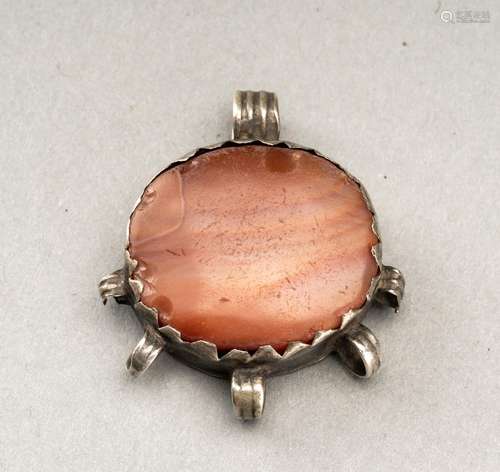 A CARELIAN AGATE INSET SILVER PENDANT