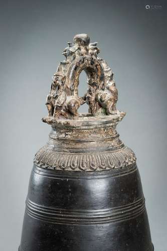 A MASSIVE BURMESE BRONZE TEMPLE BELL