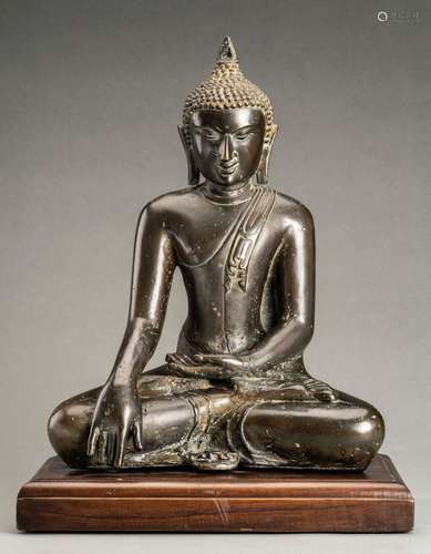 A LARGE PAGAN STYLE BRONZE FIGURE OF BUDDHA SHAKYAMUNI