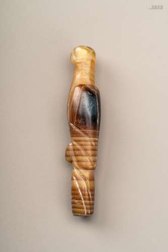 A SMALL PYU BANDED AGATE ‘PARROT’ TALISMAN