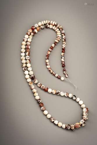 A FINE PYU BURIAL NECKLACE WITH 122 AGATE BEADS