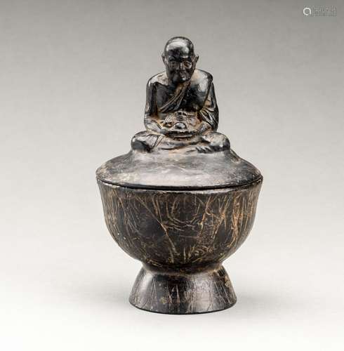 A BURMESE ´MONK´ BOWL WITH COVER