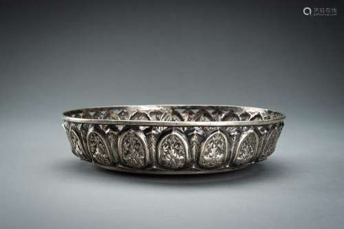 A RETICUALTED BURMESE SILVER REPOUSSÉ BOWL