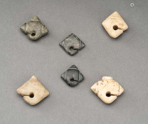 A LOT WITH SIX THREE-POINTED LINGLING-O STONE PENDANTS