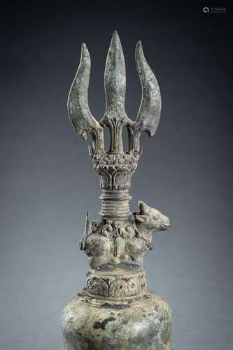 A JAVANESE BRONZE ‘BULL’ TEMPLE BELL, 12th – 13th CENTURY