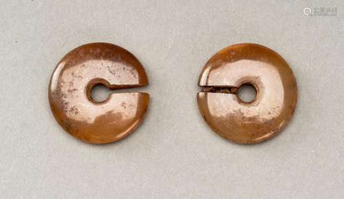 A PAIR OF DISC SHAPED AGATE ORNAMENTS