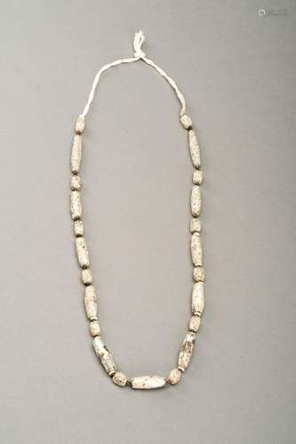 A FINE NECKLACE WITH IRIDESCENT MIDDLE EASTERN GLASS BEADS