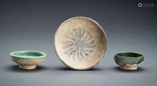 A LOT WITH THREE CENTRAL ASIAN GLAZED CERAMIC BOWLS