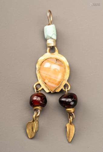 A GRECO-BACTRIAN GEMSTONE AND GOLD PENDANT