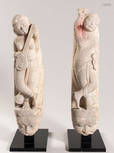 A PAIR OF ALASAKANYA SCULPTURES, 17th CENTURY