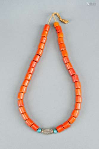 A NAGALAND ‘CORAL’ GLASS NECKLACE, c. 1900s