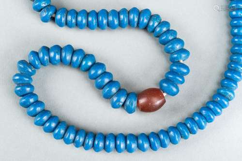 A BRIGHT BLUE NAGALAND GLASS NECKLACE, c. 1900s