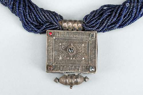 A KINNAUR BLUE GLASS NECKLACE WITH GAU BOX, c. 1850