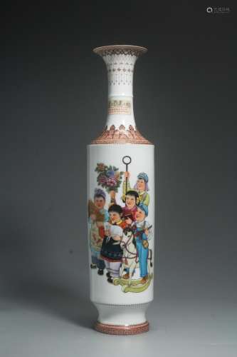 中国20世纪童子人物花卉瓶