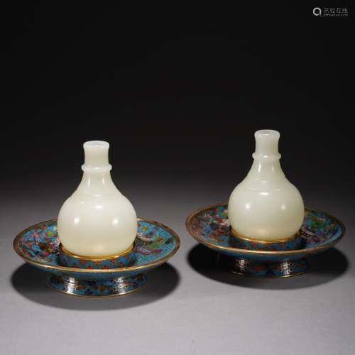 A PAIR OF WHITE JADE INCENSE HOLDER,QING