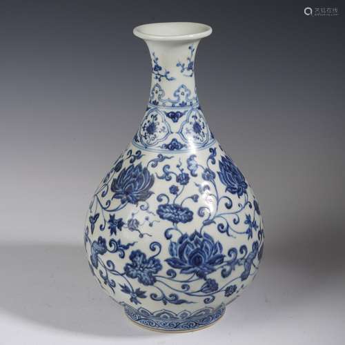 A BLUE AND WHITE PORCELAIN FLWOERS VASE,MING