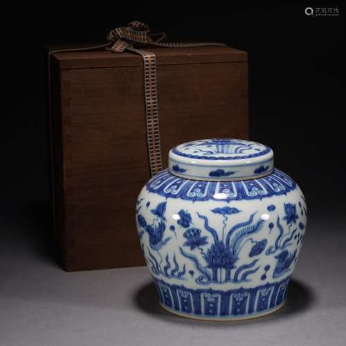 A BLUE AND WHITE PORCELAIN LIDDED JAR,QING