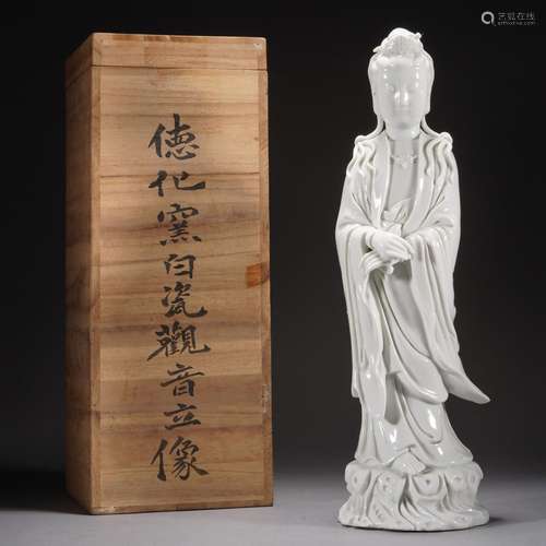 A DEHUA WHITE PORCELAIN GUANYIN BUDDHA,QING