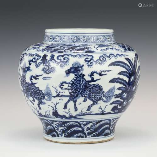 A CHINESE BLUE AND WHITE PORCELAIN JAR