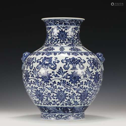 A CHINESE BLUE AND WHITE PORCELAIN DOUBLE EARS VASE