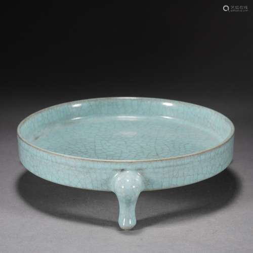 A CELADON GLAZE PORCELAIN TRIPOD WASHER