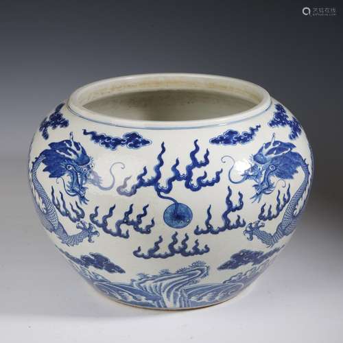 A BLUE AND WHITE PORCELAIN DRAGON JAR,MING