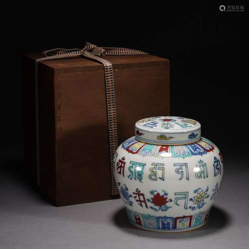 A WUCAI PORCELAIN LIDDED JAR,QING