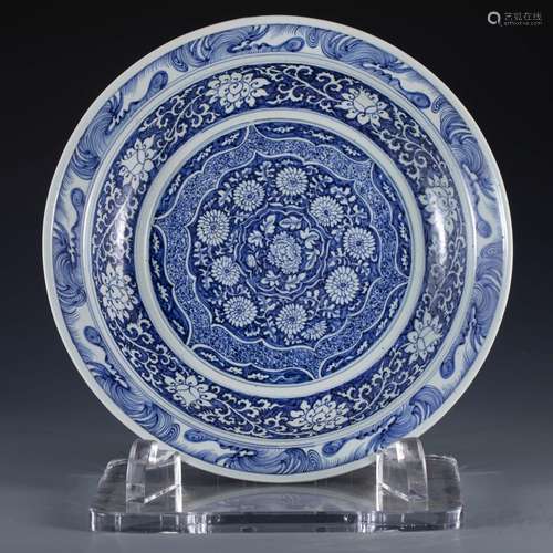 A BLUE AND WHITE PORCELAIN FLOWERS DISH,YUAN