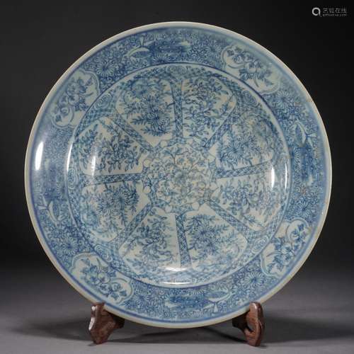 A BLUE AND WHITE PORCELAIN FLOWERS DISH,QING