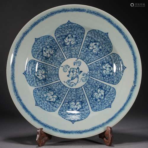 A BLUE AND WHITE PORCELAIN LOTUS DISH,QING