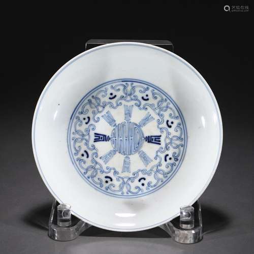 A BLUE AND WHITE PORCELAIN DISH,QIANLONG