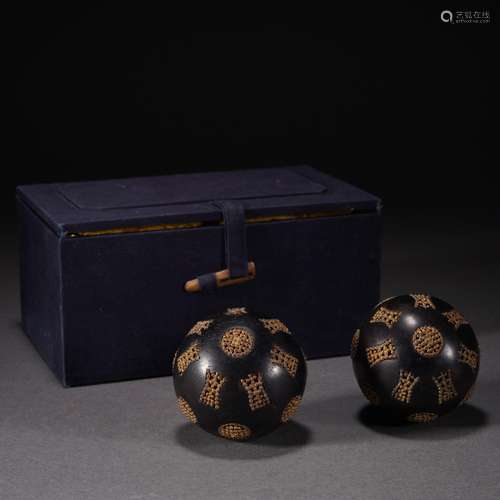 A PAIR OF CHENXIANG WOOD HAND BALLS