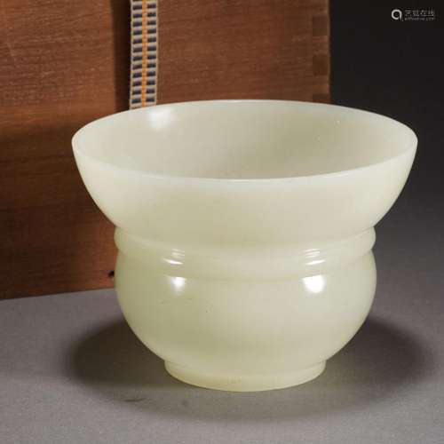 A WHITE JADE BOWL