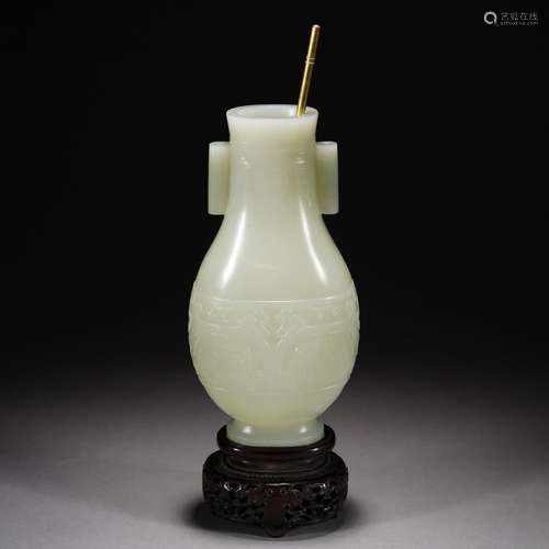 A WHITE JADE BEAST FACE PATTERN VASE,QING