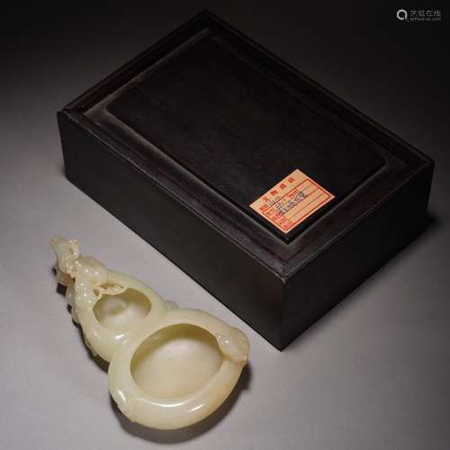 A WHITE JADE GOURDS SHAPED BRUSH WASHER