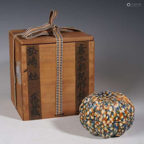 A SANCAI PORCELAIN MELON SHAPED LIDDED JAR