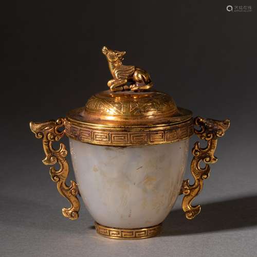 AN AGATE INLAID GILT BRONZE LIDDED CUP