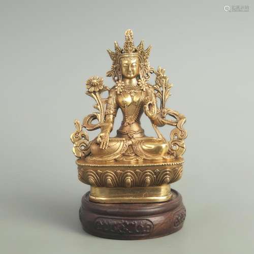 A FINE GILT BRONZE GREEN TARA STATUE