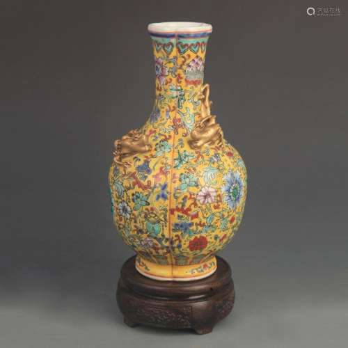 YELLOW GROUND FAMILLE ROSE PORCELAIN VASE WITH CARVED DRAGON...