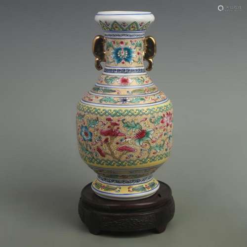 FAMILLE ROSE FLOWER PATTERN PAINTED PORCELAIN VASE