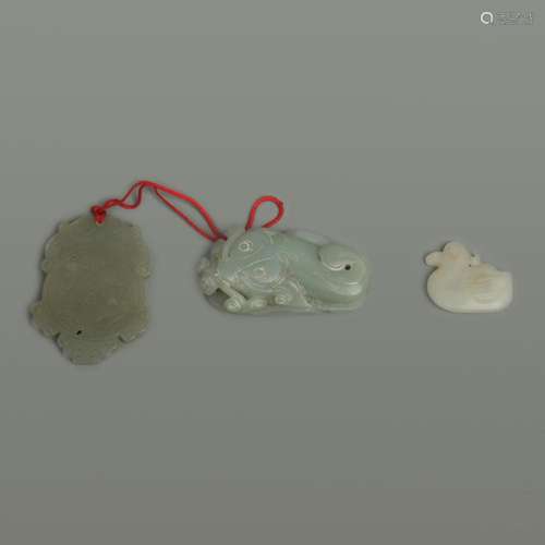 GROUP OF FOUR JADE PENDANT