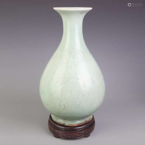 A FINE BEAN GREEN GLAZED CARVED FLOWER PATTERN PORCELAIN BOT...