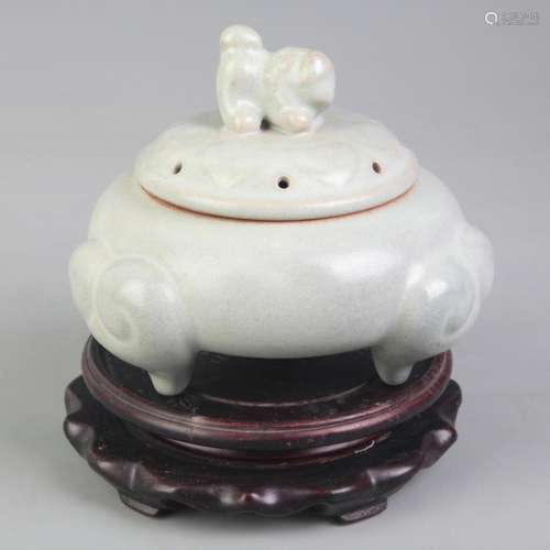 A FINE RU KILN THREE FOOT PORCELAIN INCENSE BURNER